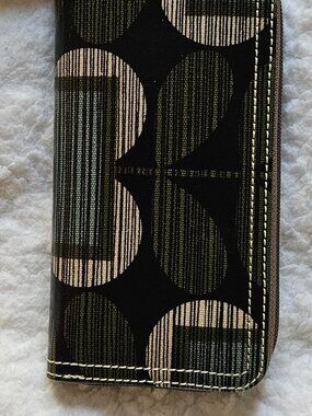 Orla Kiely Big Zip Wallet | Climbing Stem Bramble Print